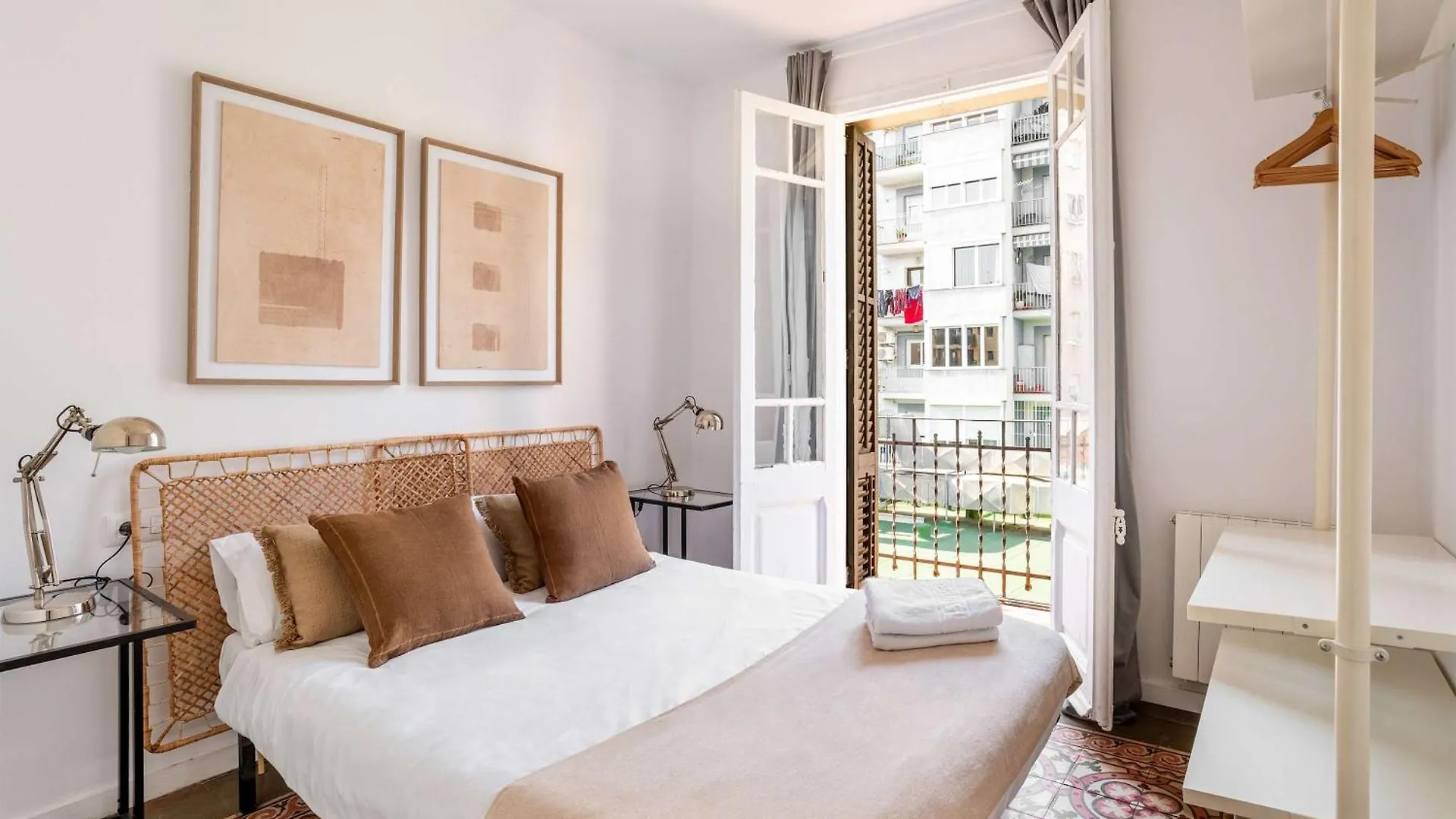 Sagrada Familia- Emblematic And Charming Catalan Home Barcelona