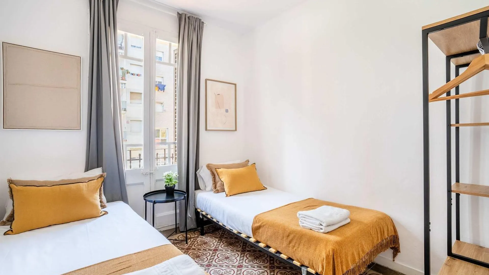 Sagrada Familia- Emblematic And Charming Catalan Home Barcelona Apartment